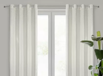 Zasłona na przelotkach 140x250 OLETA zaciemniająca typu dimout biała z geometrycznym szampańskim nadrukiem