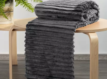 Koc 150x200 SOFT stalowy puszysty typu flano z wytłaczanym wzorem Design 91