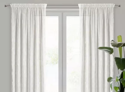 Firana na taśmie 140x270 ILARIA biała z szyfonu z szampańskim nadrukiem marmurku