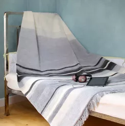 Koc bawełniany 150x200 0488-8 szary czarny w pasy z frędzlami