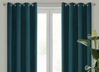 Zasłona na przelotkach 135x250 LOGAN zaciemniająca petrol jednokolorowa z półmatowej tkaniny