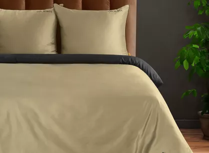 .Pościel z makosatyny 160x200 EVA 8D beżowa z lamówką czarną i napisami