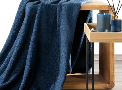 Koc 170x210 BUKLA granatowy jednokolorowy wzór baranka