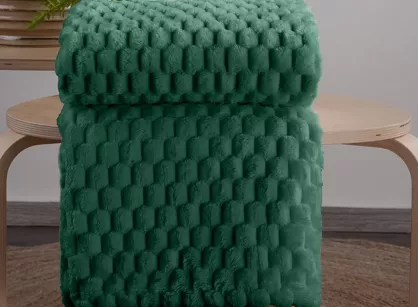 Koc 170x210 CINDY 6 ciemna zieleń puszysty w drobny wzór Design 91