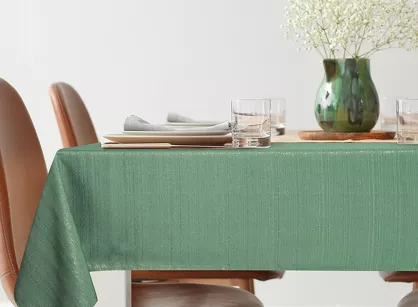 Obrus 140x260 GLAMO zielony z przetykaną błyszczącą złotą nicią