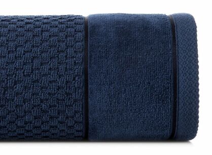 Ręcznik 50x90 FRIDA granatowy z fakturą kosteczki i szeroką welurową bordiurą 500 g/m2