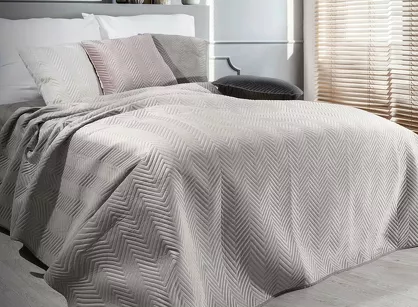 Narzuta welwetowa 230x260 SOFIA beżowa pikowana w gęstą jodełkę