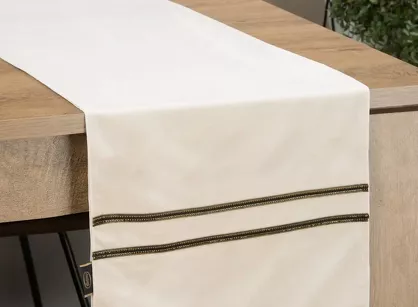 Bieżnik welwetowy 35x140 GLEN 4 kremowy z dwoma pasami pasmanterii z drobnymi cyrkoniami