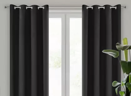 Zasłona na przelotkach 140x250 NERISA zaciemniająca czarna jednokolorowa