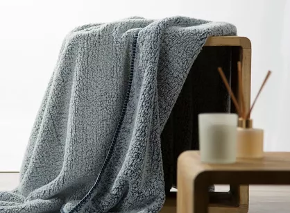 Koc 200x220 KOALA granatowy biały wzór miękkiego baranka