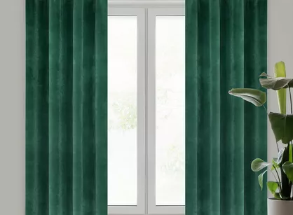 Zasłona gotowa na przelotkach 140x250 VILLA welwetowa ciemna zieleń jednokolorowa o aksamitnej strukturze