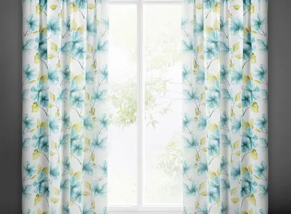 Firana gotowa na taśmie 140x270 SOFIA biała z lekkiej etaminy z nadrukiem malarskich niebieskich kwiatów