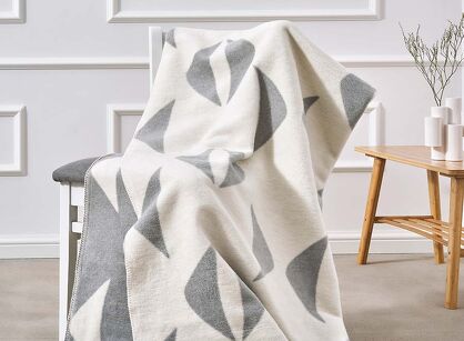 Koc bawełniany 150x200 2139-1 szary rogaliki wykończony szydełkiem