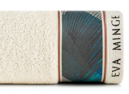 Ręcznik 50x90 EVA 3 Eva Minge kremowy zdobiony drukowaną bordiurą z wzorem niebieskiego liścia