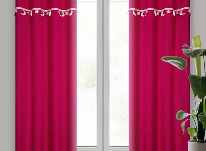 Zasłona na przelotkach 140x250 MOON 2 amarantowy zdobiona taśmą dekoracyjną w wiszące księżyce