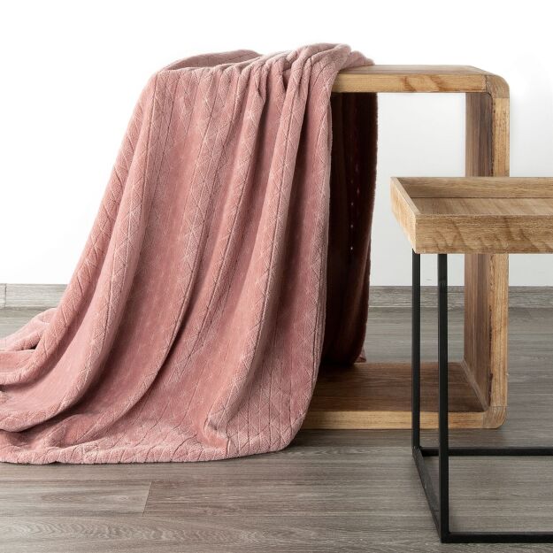 Koc na fotel 70x160 CINDY 4 różowy z efektem 3D Design 91