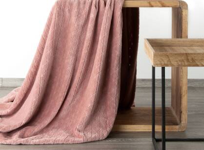 Koc na fotel CINDY 4 różowy z efektem 3D 70x160 Design 91