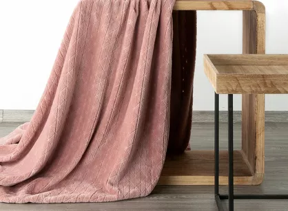 Koc na fotel 70x160 CINDY 4 różowy z efektem 3D Design 91