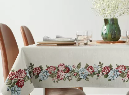 Obrus gobelinowy 140x180 4038 naturalny z nicią szenilową ozdobiony wzorem kwiatów piwonii