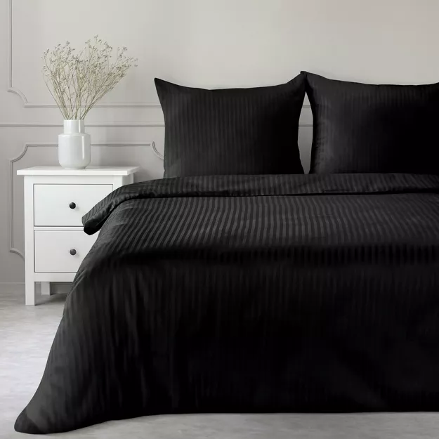 Pościel satynowa 140x200 VERA jednokolorowa gładka czarna w prążki