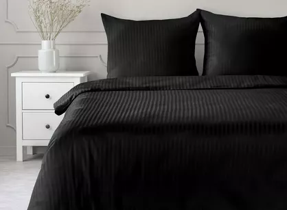 Pościel satynowa 140x200 VERA jednokolorowa gładka czarna w prążki