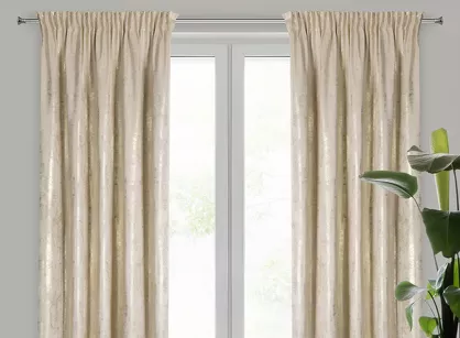 Zasłona na taśmie 140x270 RENIA welwetowa jasny beż z szampańskim przecieranym wzorem