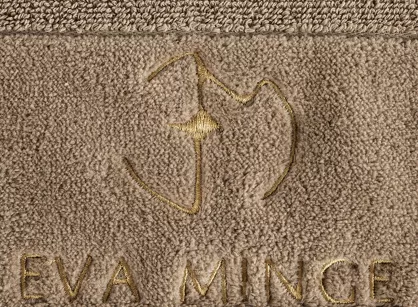 Ręcznik bawełniany 30x50 GAJA Eva Minge beżowy z welwetową bordiurą sygnowaną logo projektantki