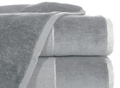 Ręcznik bawełniany 70x140 LUCY srebrny gładki z welurową szeroką bordiurą
