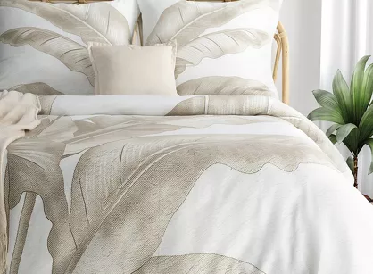 Pościel satynowa 140x200 SPRING 102 jasny krem ciemny beż z wzorem liści bananowca z kolekcji Classic
