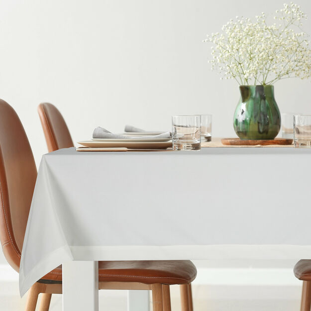 Obrus welwetowy 140x180 MELINDA biały wykończony mankietem