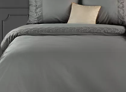 Pościel satynowa 160x200 LANA 1 stalowa z delikatną koronką z kolekcji Premium
