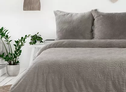 Pościel welwetowa 220x200 FLANO beżowa z tłoczonym wzorem w jednolitym kolorze z kolekcji NOVA