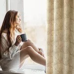 Zasłona na przelotkach 140x250 GOJA zaciemniająca Pierre Cardin kremowa z modnym motywem złotych liści miłorzębu - 15