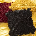 Poszewka jednokolorowa 45x45 MIRENA czarna zdobiona falbanami - 3