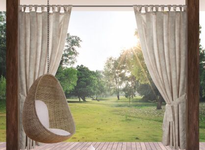 Zasłona na taras 155x220 GARDEN 15 pudrowa na szelkach zapinanymi na rzepy wodoodporna z motywem roślinnym