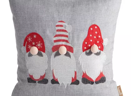 Poszewka świąteczna 45x45 160 srebrno czerwona zdobiona haftowanym wzorem skrzatów