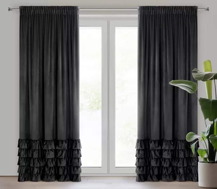 Zasłona na taśmie 140x270 DANI welwetowa czarna jednokolorowa zdobiona w dolnej części falbanami