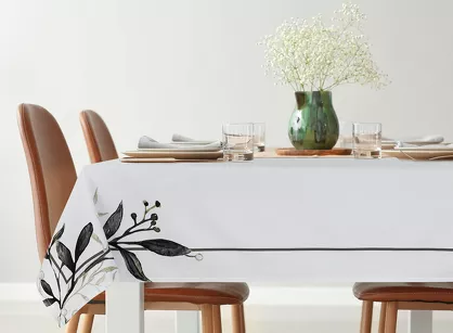 Obrus bawełniany 140x300 NATU 4 biały z nadrukowanym wzorem kwiatowym