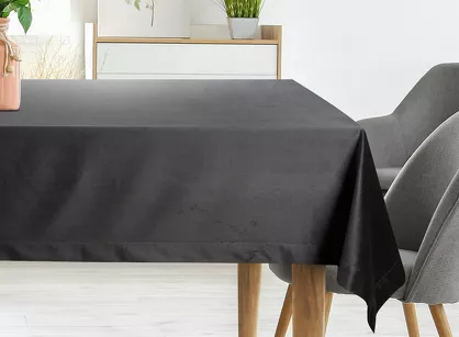 Obrus welwetowy 140x220 MELINDA czarny wykończony mankietem