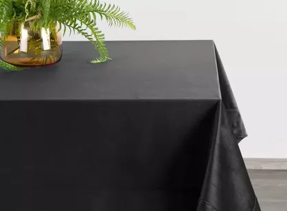 Obrus welwetowy 145x180 VELVET czarny wykończony mankietem