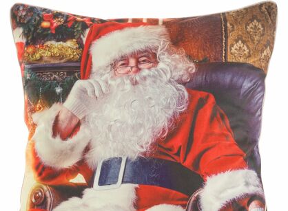 Poszewka świąteczna 45x45 131 welwetowa czerwona z wyrazistym Mikołajem obszyta lamówką