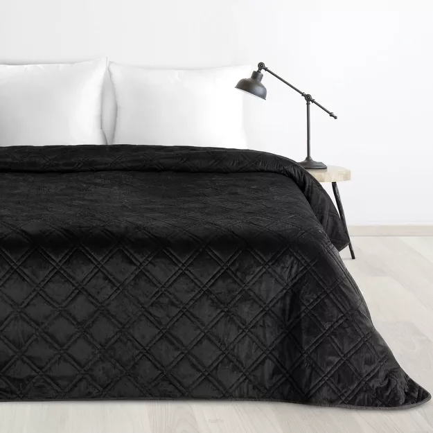 Narzuta welwetowa 170x210 LUIZ 8 czarna pikowana hot press w wyrazisty geometryczny wzór