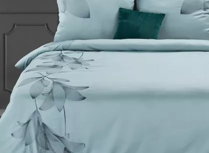 Pościel satynowa 160x200 HAFT 7 błękitna haftowana wzorem roślinnym z kolekcji Premium