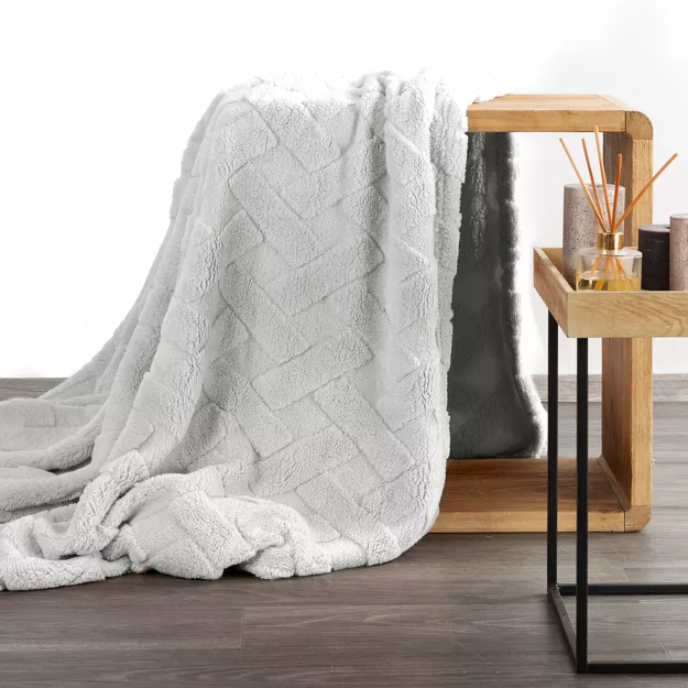Koc 170x210 CARO srebrny puszysty typu flano z wytłaczanym wzorem Design 91