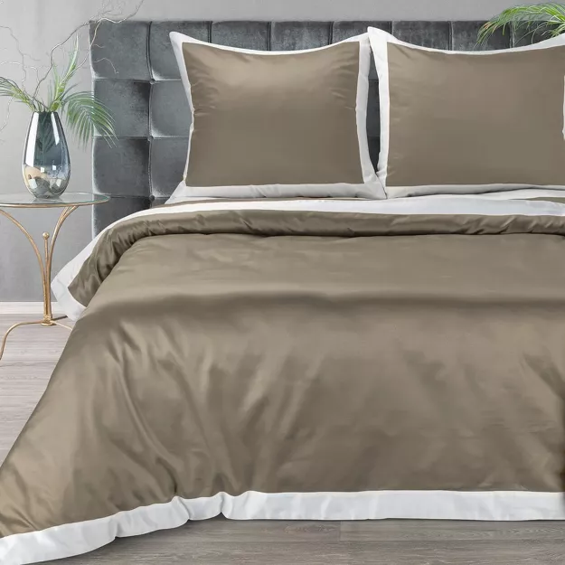 Pościel satyna bawełniana 220x200 LAURA kawowa zdobiona ozdobną białą kantą z kolekcji Nova Style