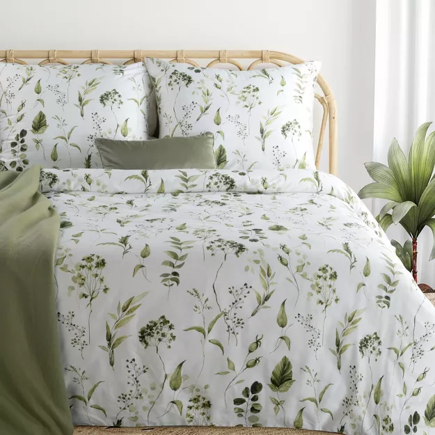 Pościel satynowa 160x200 SPRING 105 biała oliwkowa z delikatnym wzorem kwiatowym z kolekcji Classic
