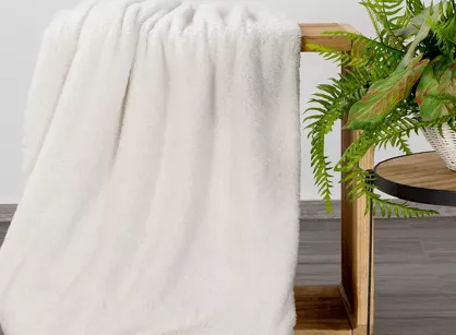 Koc 150x200 BLINK biały puszysty z błyszczącą srebrną nicią Design 91