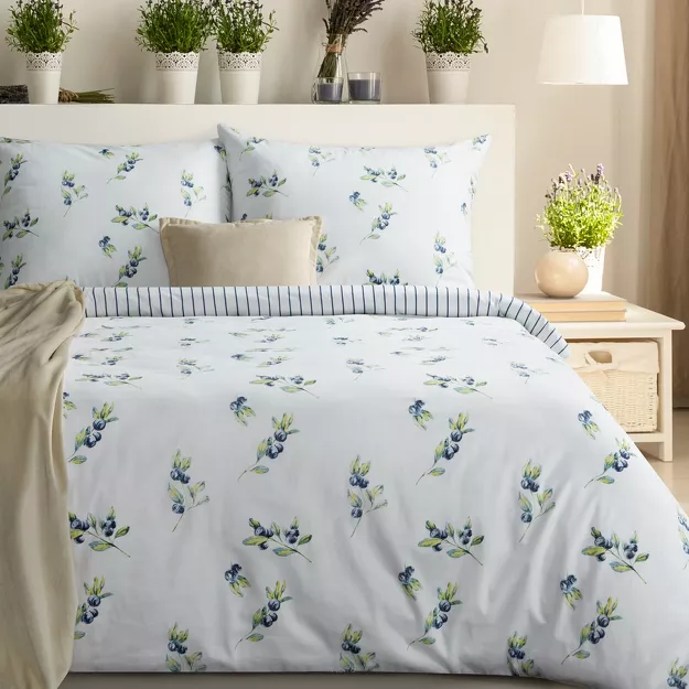 Pościel satynowa 140x200 RAYA 4 biała granatowa nadruk jagód