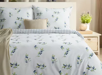 Pościel satynowa 140x200 RAYA 4 biała granatowa nadruk jagód