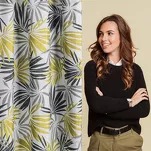 Zasłona na taśmie 140x270 ELINA biała z mikrofibry z nadrukiem musztardowych liści Design 91 - 18